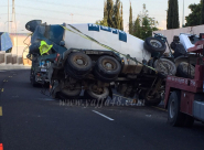  بالصور: اصابة طفيفة لسائق بانقلاب خلاط باطون قرب مدينة يافا